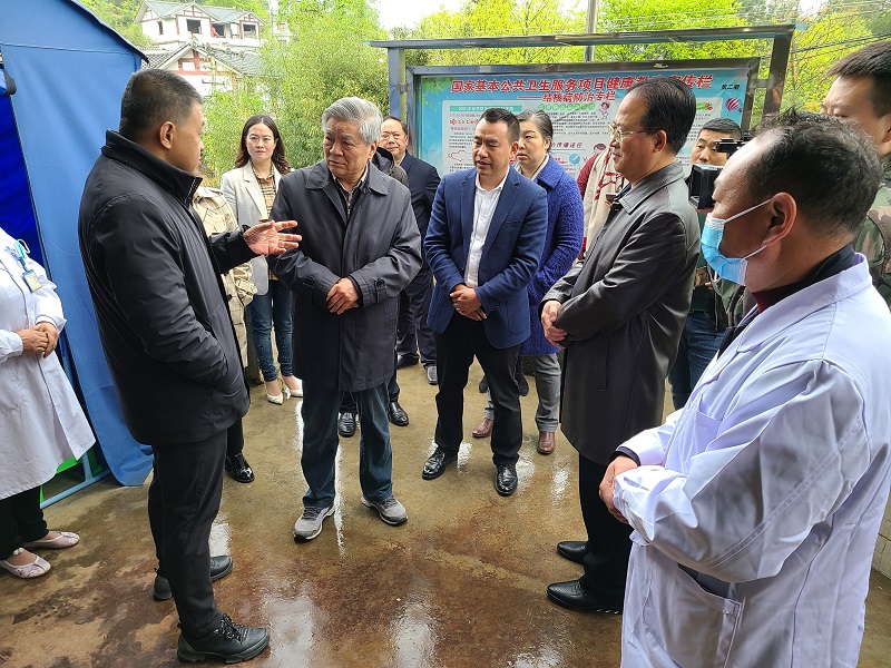 民盟中央副主席龙庄伟率队到贵州毕节调研
