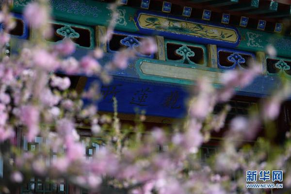 这是4月19日拍摄的承德避暑山庄景色。4