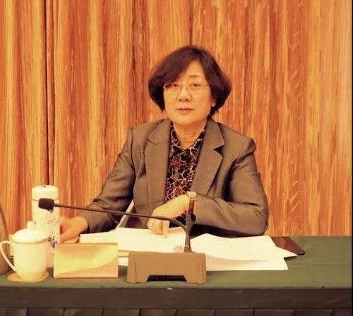 吕彩霞出席座谈会