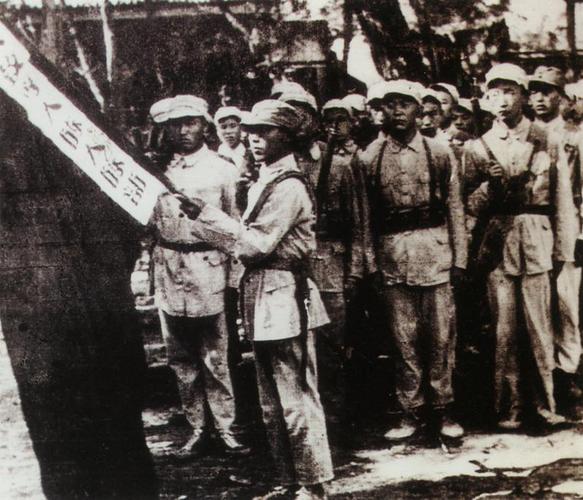 1944年张思德生前所在的中央教导大队战士合影