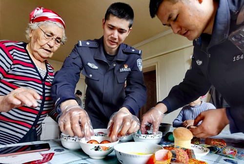 内蒙古恩和俄罗斯民族乡：警民同庆巴斯克节(301419)-20210510144637