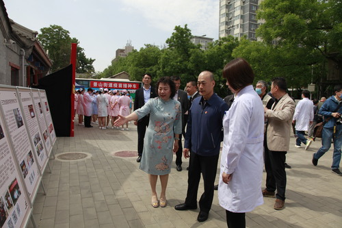 耿嘉玮委员介绍鼓楼中医医院基本情况