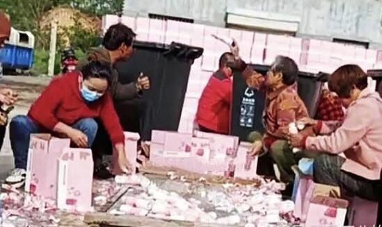 “倒奶打投”浪费食物营销要有底线