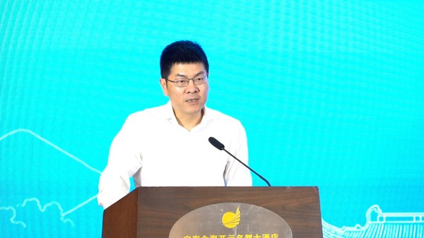 宁海县委副书记、县长滕安达致辞
