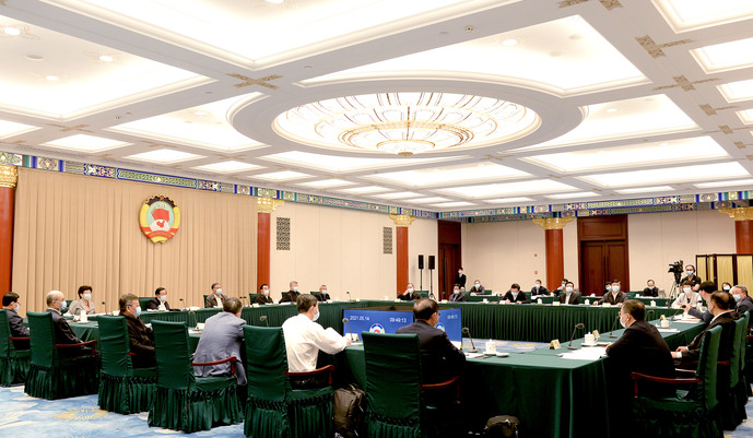    全国政协召开双周协商座谈会 围绕“在重点领域加快启动新的国家科技重大专项”协商议政 汪洋主持