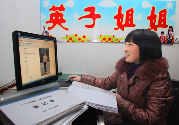 “英子姐姐”团队：点亮贫困孩子求学梦