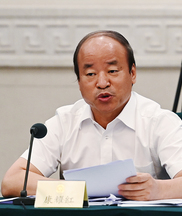 全国政协常委，民盟海南省委会主委，海南省人大常委会副主任康耀红：修订博物馆条例并尽快将其上升为国家法律
