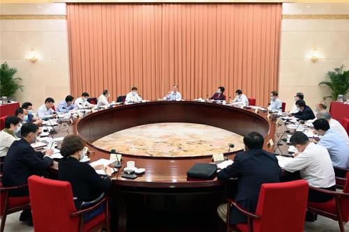 中共中央政治局常委、全国政协主席汪洋4日在京主持召开会议，听取全国政协专家协商会工作进展情况的汇报。人民政协报·人民政协网记者贾宁 摄