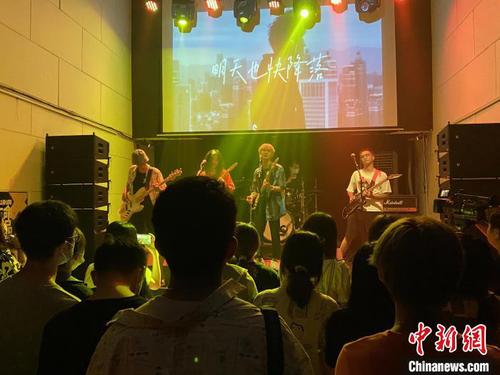 图为现场表演在福州唯美客文创聚落举行。　唯美客供图