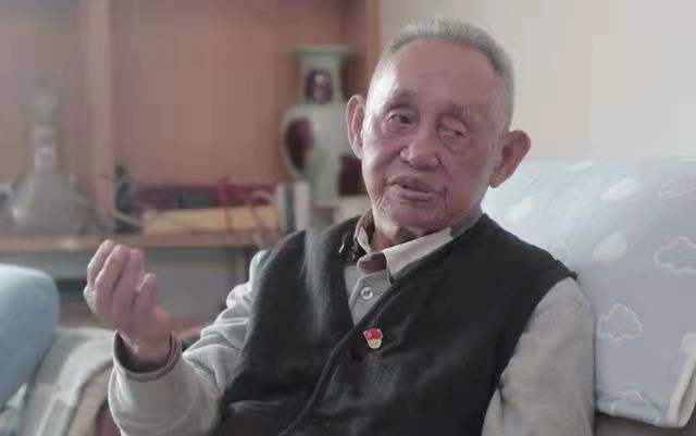 海沸天翻七十年 无悔离乡入中共