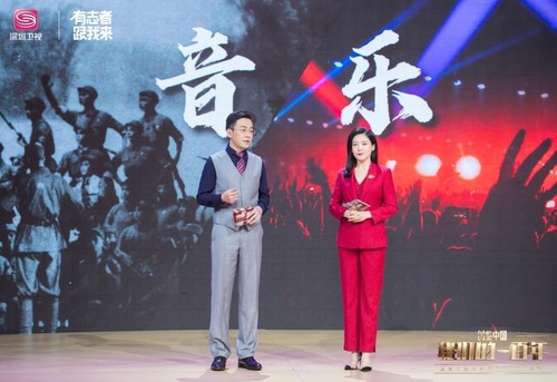 深圳卫视评论员余治国和深圳卫视主持人熊熊