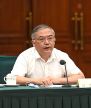 全国政协常委，贵州省人大常委会副主任，民盟中央常委、贵州省委会主委何力：着力强化基层经办力量