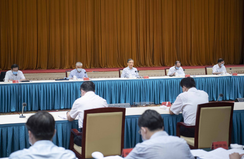 7月14日，中共中央统战部在北京组织召开调研协商座谈会，就相关民主党派中央和无党派人士代表开展的“构建新发展格局”调研成果进行协商。中共中央政治局常委、全国政协主席汪洋出席会议并讲话。