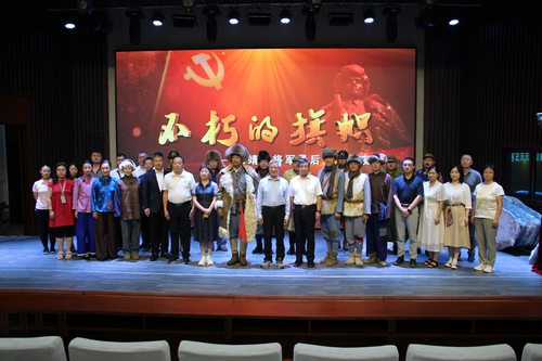 与民盟盟员担当主演的《杨靖宇将军最后的五天五夜》演职人员合影