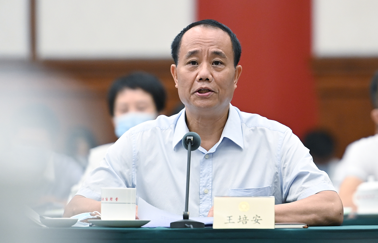       委员发言