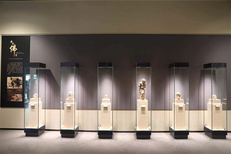 天龙山佛首流失百年终归来 “最美微笑”绽放故土