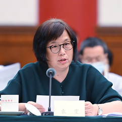 全国政协委员，致公党上海市委会副主委，上海师范大学校长袁雯：实施老有所为促进计划让老有所为成为长者新风范
