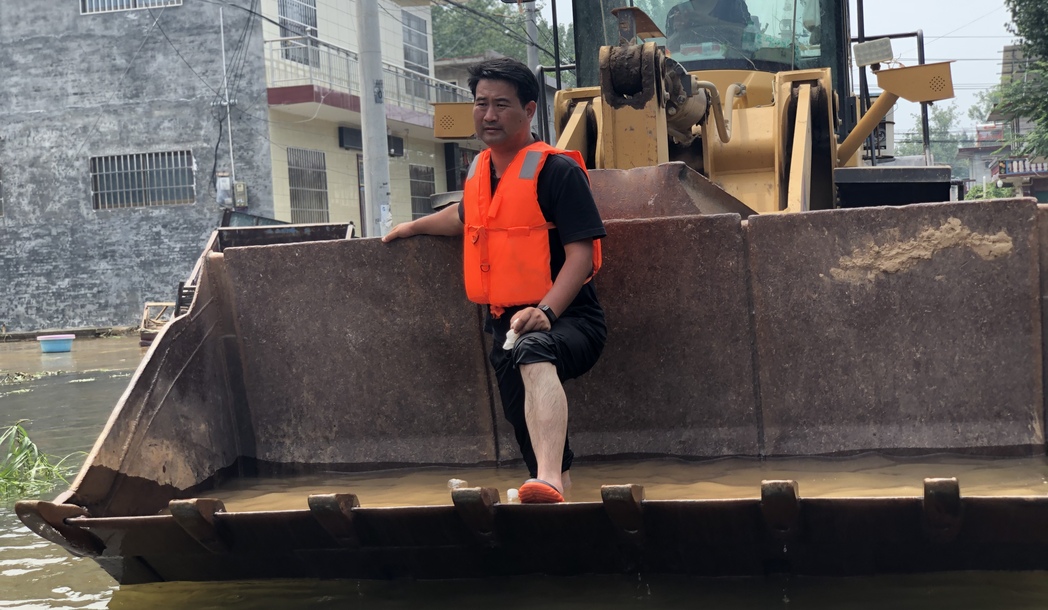 “危险来临时，我们必须冲到一线，给百姓以安心”