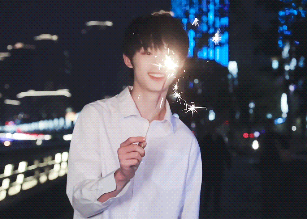 丁程鑫：长大不简单，青春当燃喜欢就要做