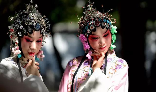 戏剧舞台如何塑造人物