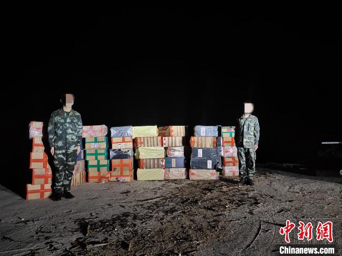广西海警在北部湾海域连续查获涉嫌走私香烟案