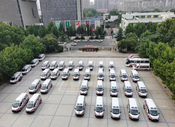 为助力河南洪涝灾区复工复医、满足群众就医需求，中国红十字基金会先后分4批向受灾地区捐赠共100辆救护车。