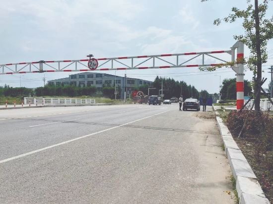 整治货车“拦路虎”限高杆岂能随意设置