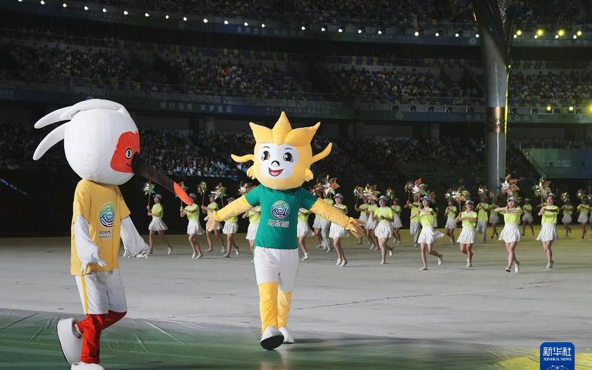 演员在全运会开幕式现场表演