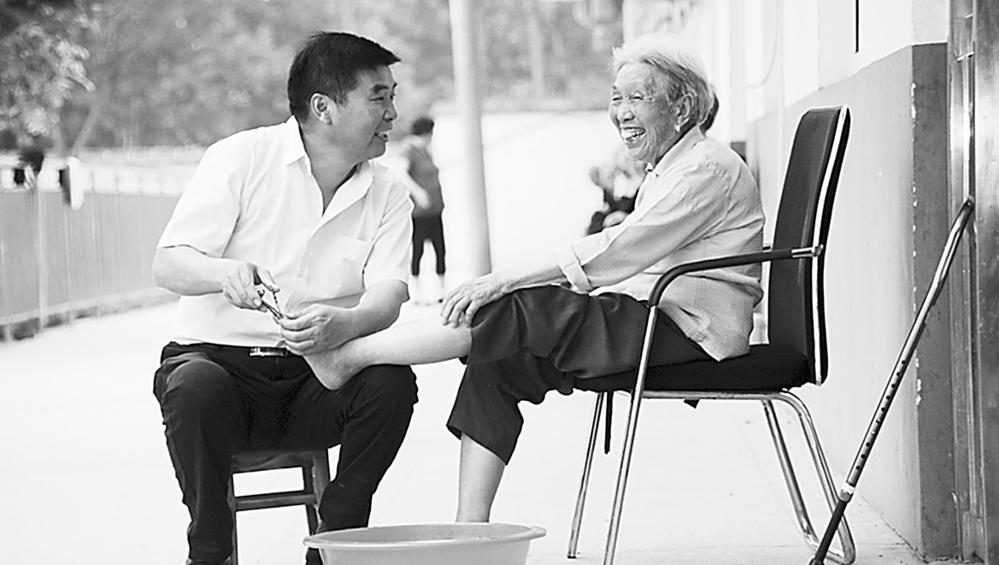 山村敬老院有个“大当家”