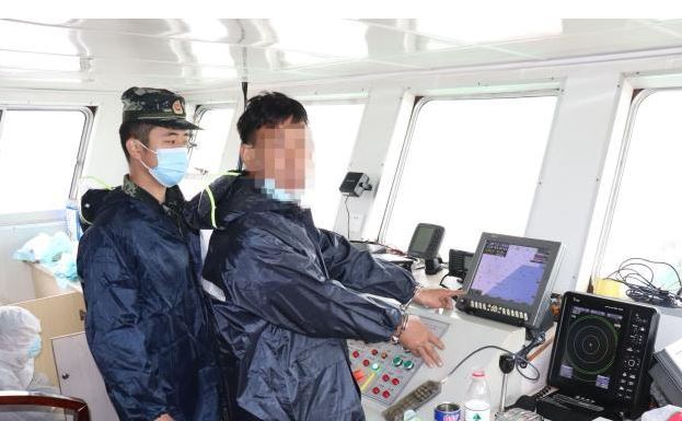海上成品油走私团伙落网 浙江台州抓获8名犯罪嫌疑人