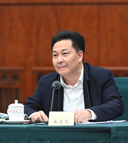 朱奕龙