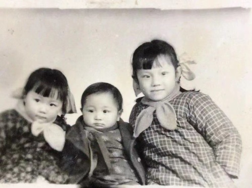 孙文芝寄给志愿军战士们的三个女儿合影