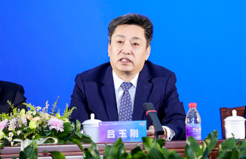 吕玉刚