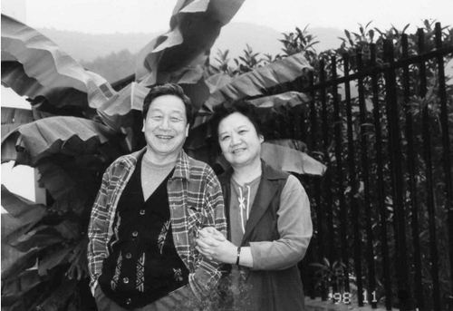 1998年11月，贺敬之与柯岩在一起。