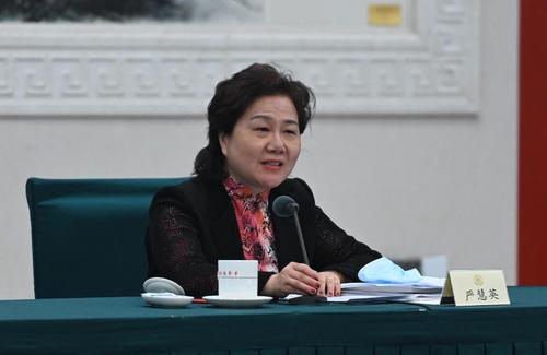 严慧英