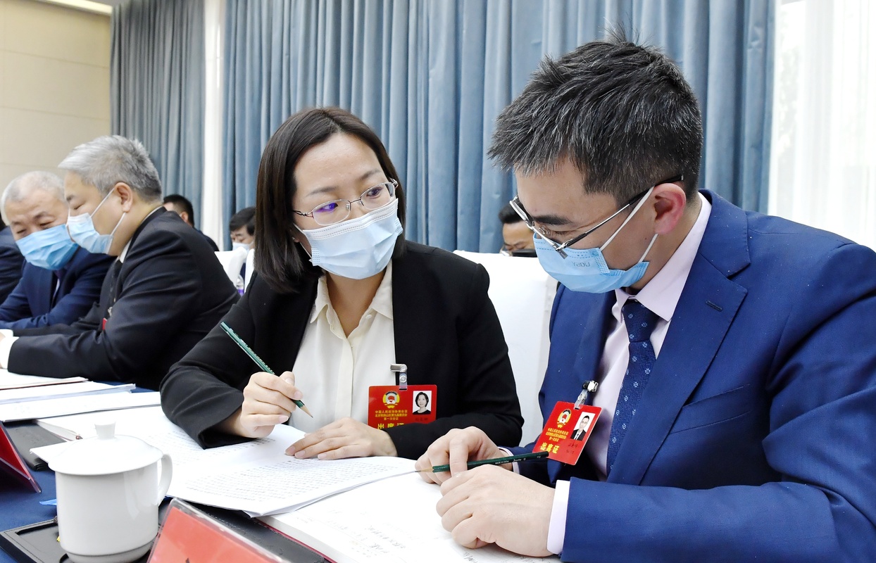政协北京市房山区第九届委员会第一次会议分组讨论会间隙