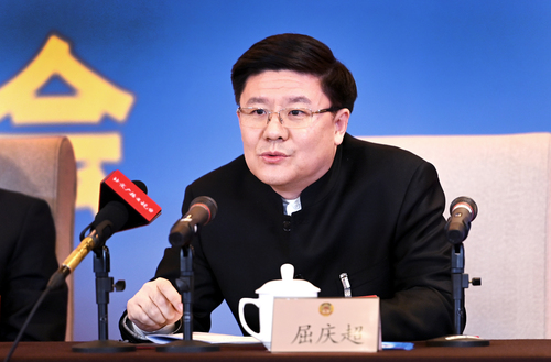 科技界别的市政协委员、龙信数据研究院院长屈庆超答记者问