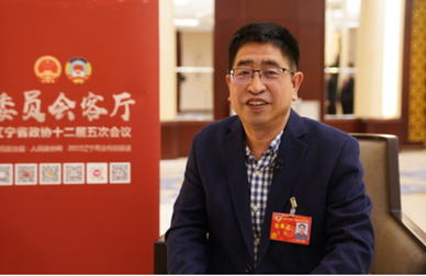 王荐委员：建议采取就地就近原则为中小学配备校外书法辅导员
