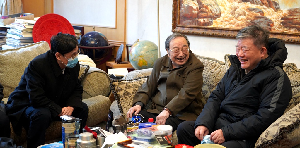 农工党中央领导春节前看望慰问老同志