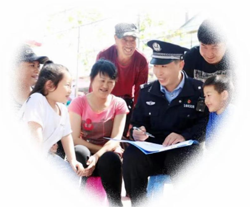 李庆峰向河口辖区群众了解情况