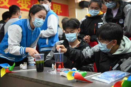 青岛检察机关开展学生安全保护活动