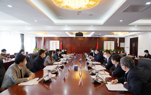 何维会见中国煤炭地质总局党委书记、局长赵平一行