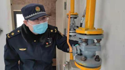 燃气间通风口被堵 海淀城管督促整改