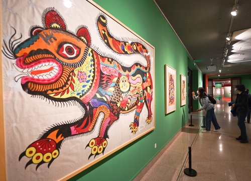 “虎年迎春民间美术精品展”亮相京城（贾宁(872387)-20220225082504