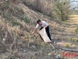 千亿富翁春节在海南捡垃圾