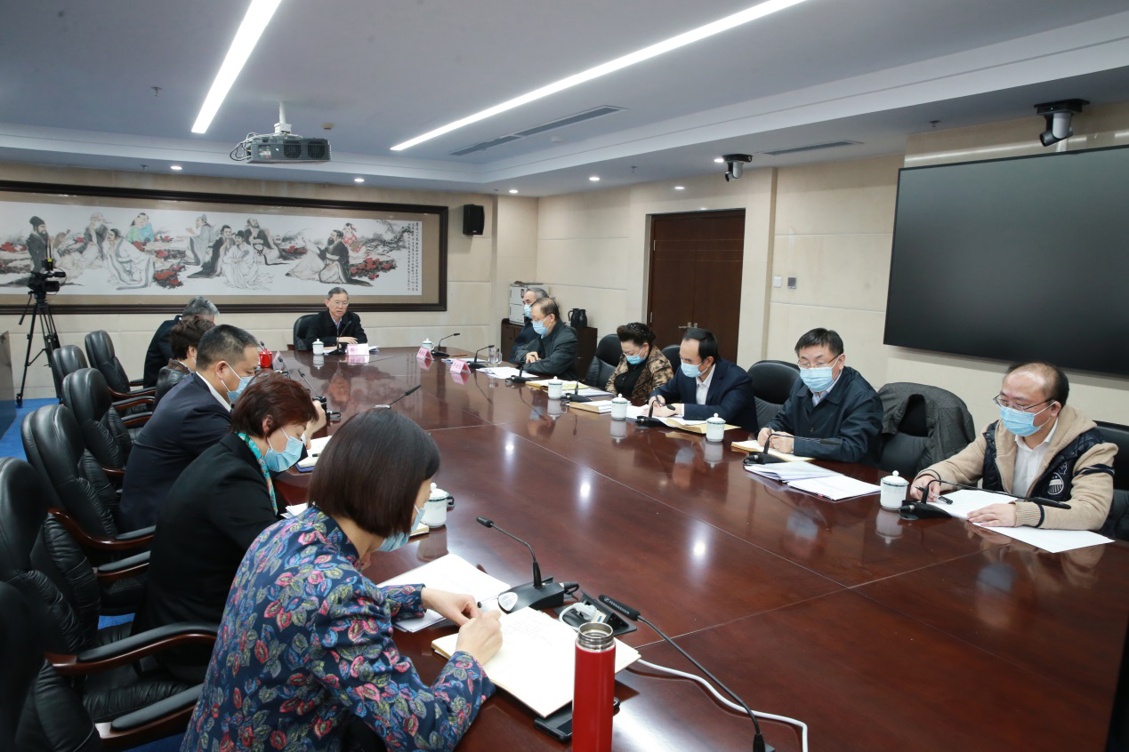 民建中央理论学习中心组就深入领会“两个确立”的决定性意义开展集体学习