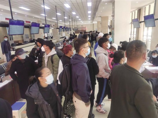 西藏就业部门多举措稳就业促就业 每周都有招聘会