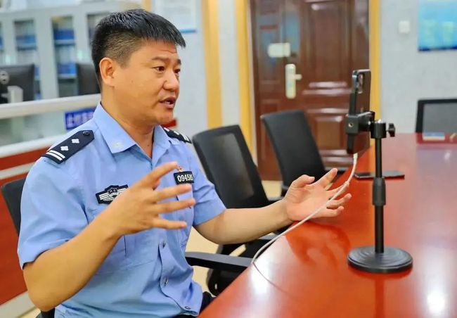 反诈警官老陈：为躲网暴辞职，网暴却一点没少