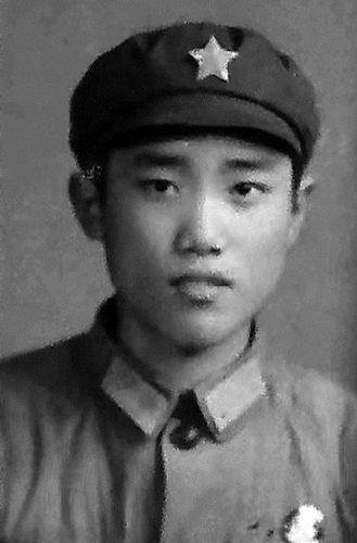 上个世纪六十年代李宏塔当兵时留下的军装照