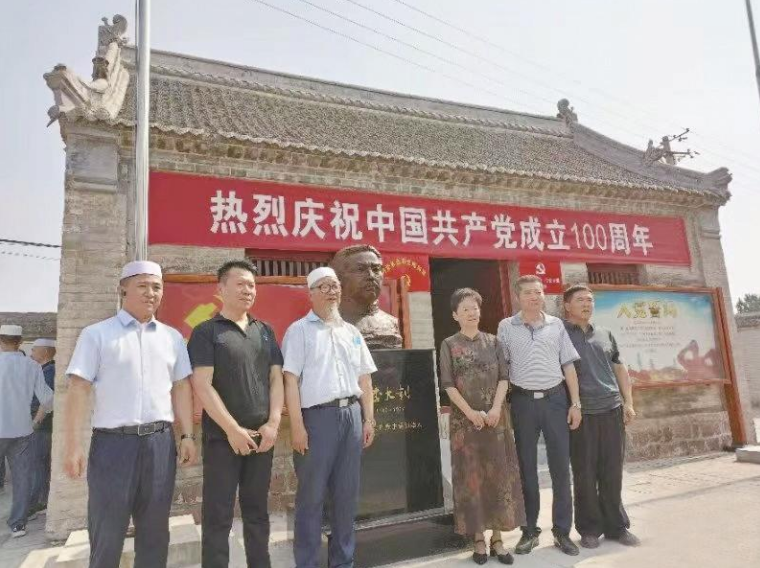 与蓝天白云同美好 与民族社会共和谐